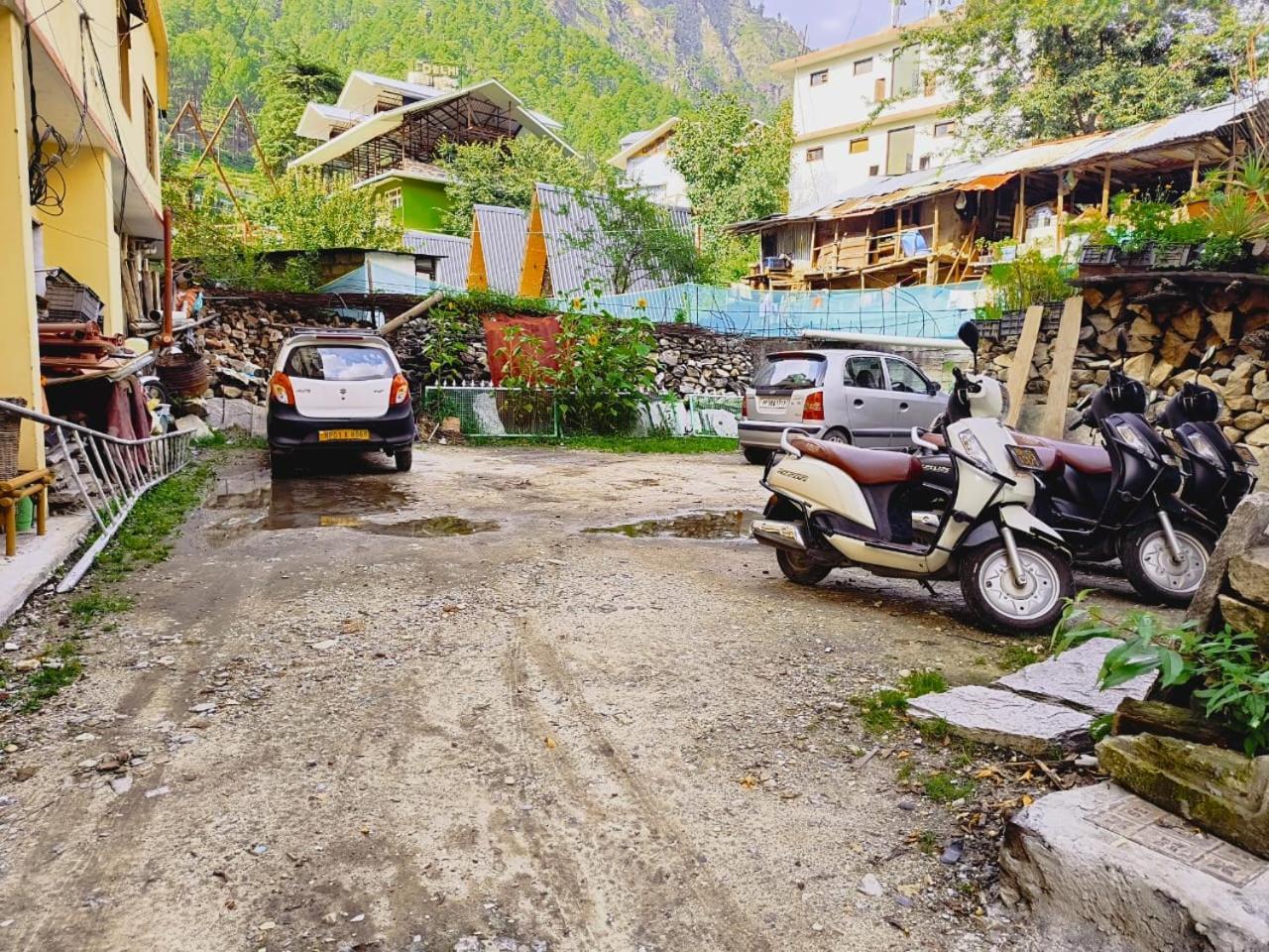 Hotel Purnima Riverside Kasol Esterno foto