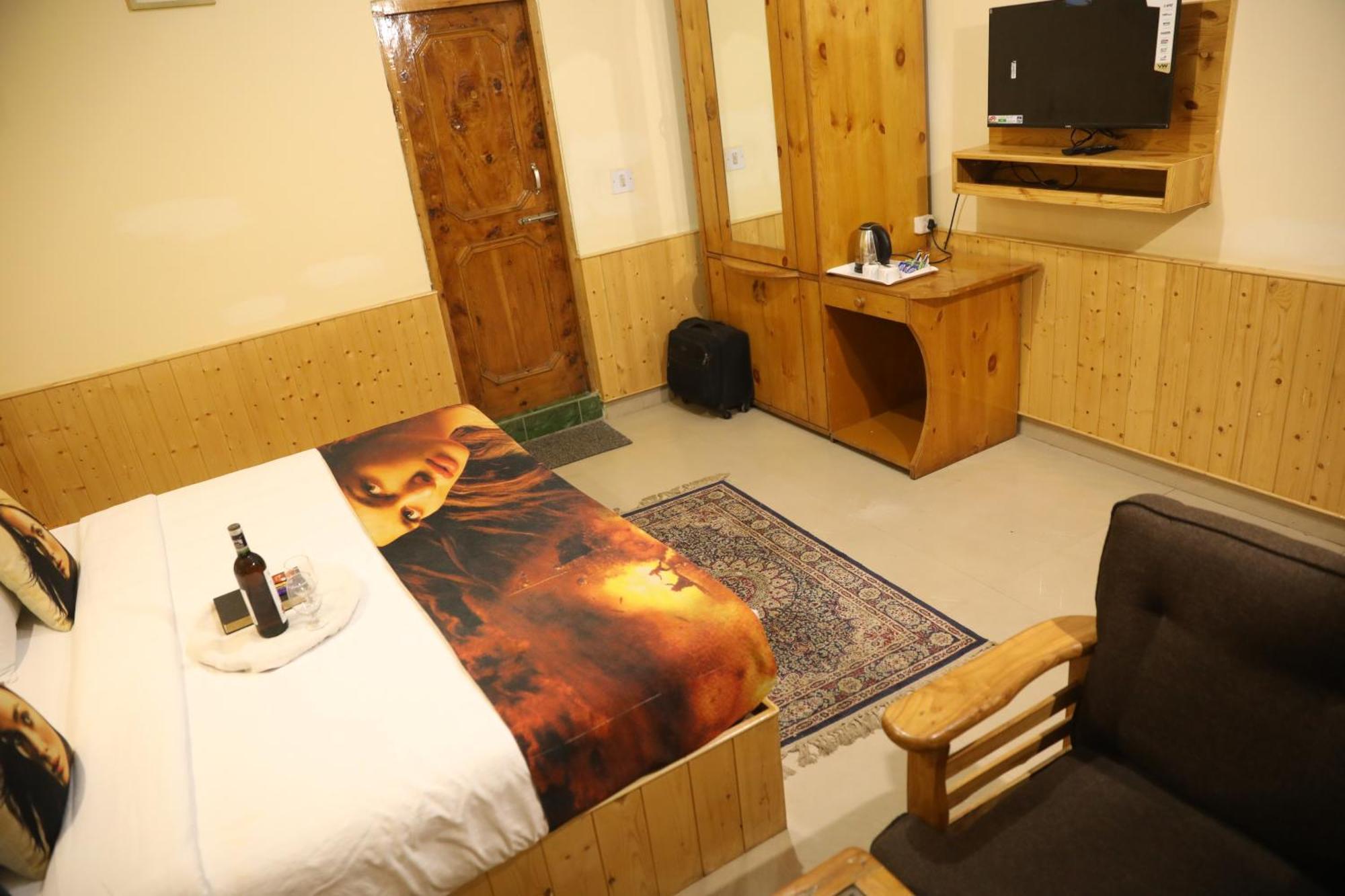 Hotel Purnima Riverside Kasol Esterno foto